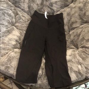 Lululemon black capris